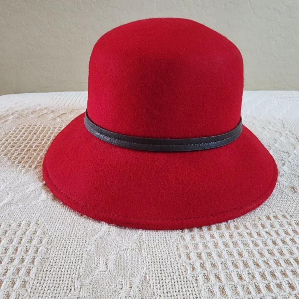 Brilliant Red 100% Wool Cloche Bell Hat Brown Faux Lether Trim Classic Classy